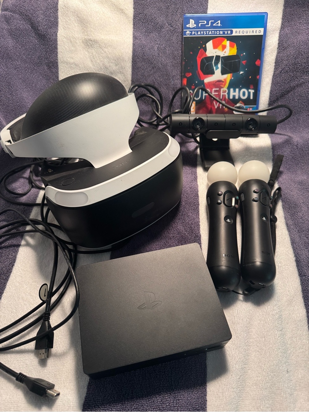 Sony PS VR Headset Bundle in Black and White with Move Controllers
